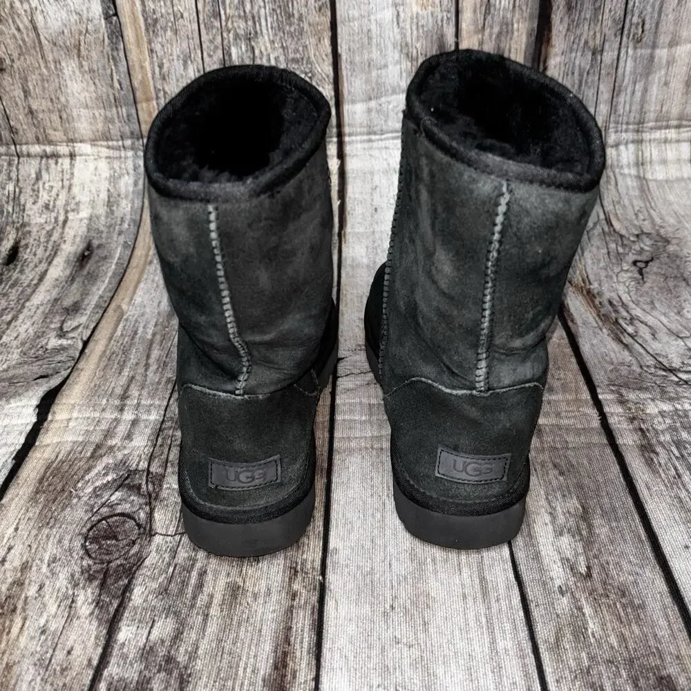 UGG classic short